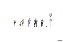 36246 Noch An Der Bushaltestelle