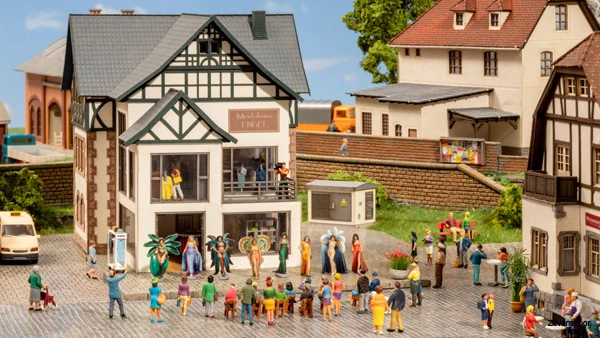 66501 Noch Modegeschäft Mit Micro-motion Modeschau 1 66501 Noch Modegeschäft Mit Micro-motion Modeschau