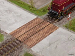 67105 Noch Bahnübergang Holzbohlen